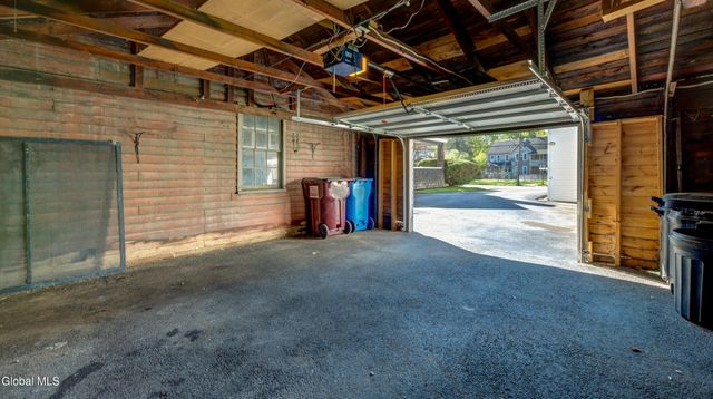 37 E 8th Avenue, Gloversville, NY 12078