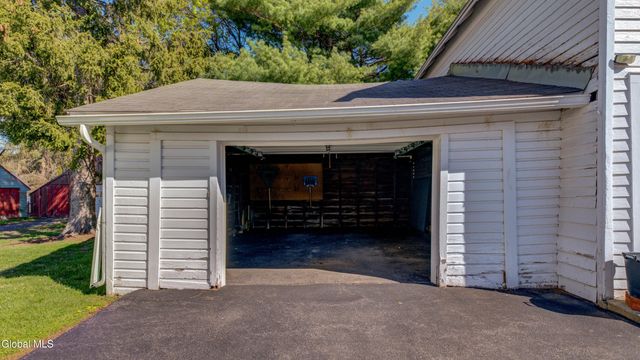 37 E 8th Avenue, Gloversville, NY 12078