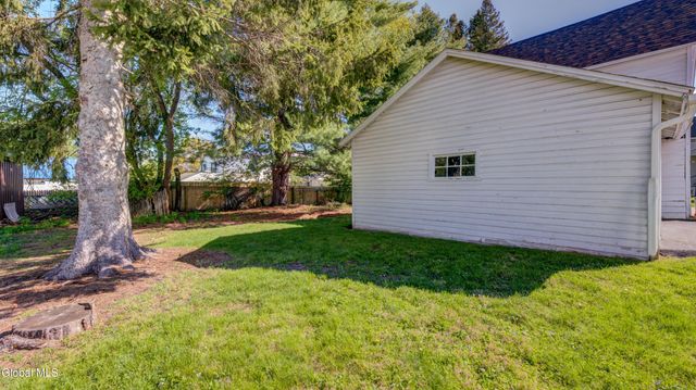 37 E 8th Avenue, Gloversville, NY 12078