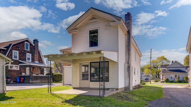 37 E 8th Avenue, Gloversville, NY 12078