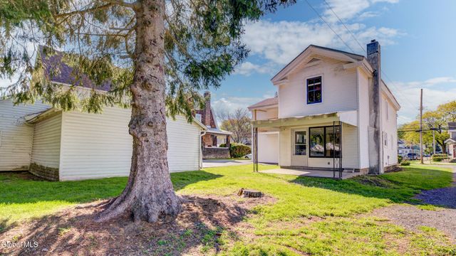 37 E 8th Avenue, Gloversville, NY 12078