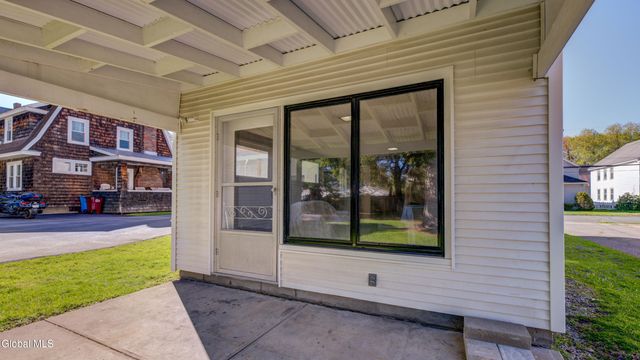 37 E 8th Avenue, Gloversville, NY 12078