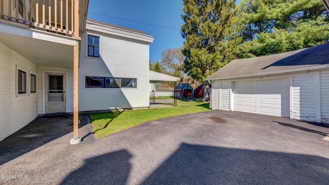 37 E 8th Avenue, Gloversville, NY 12078