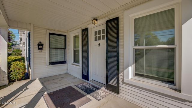 37 E 8th Avenue, Gloversville, NY 12078