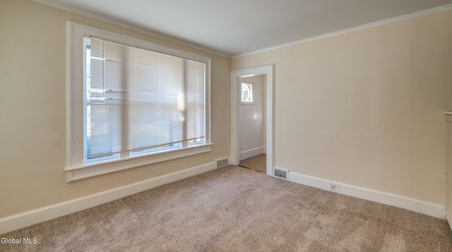 37 E 8th Avenue, Gloversville, NY 12078