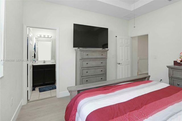 10628 W 33rd Way 0, Hialeah, FL 33018