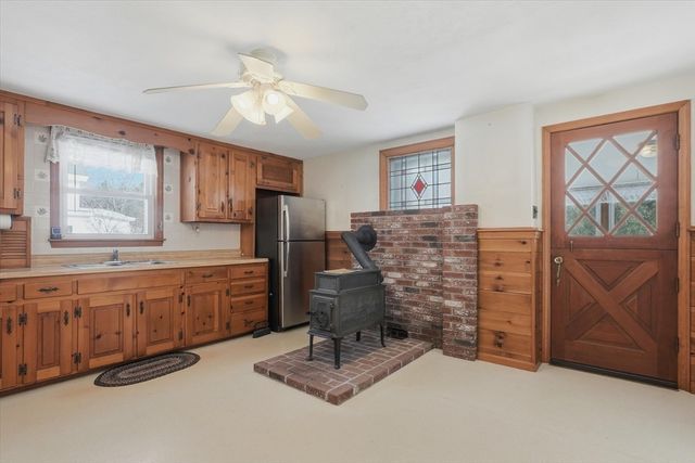 129 Whittier Rd, Haverhill, MA 01830