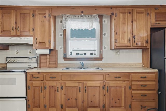 129 Whittier Rd, Haverhill, MA 01830