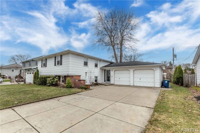 223 Robin Hill Drive, Amherst, NY 14221