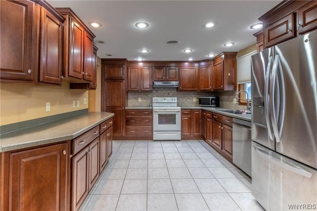 223 Robin Hill Drive, Amherst, NY 14221