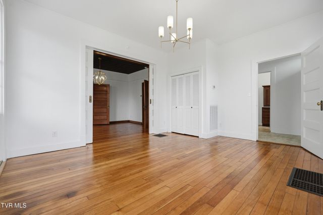243 Northwest Mason Place, Abingdon, VA 24210