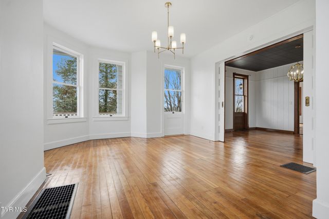 243 Northwest Mason Place, Abingdon, VA 24210