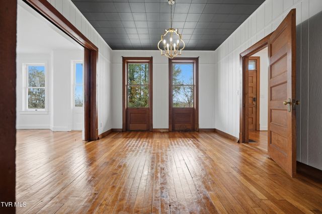 243 Northwest Mason Place, Abingdon, VA 24210