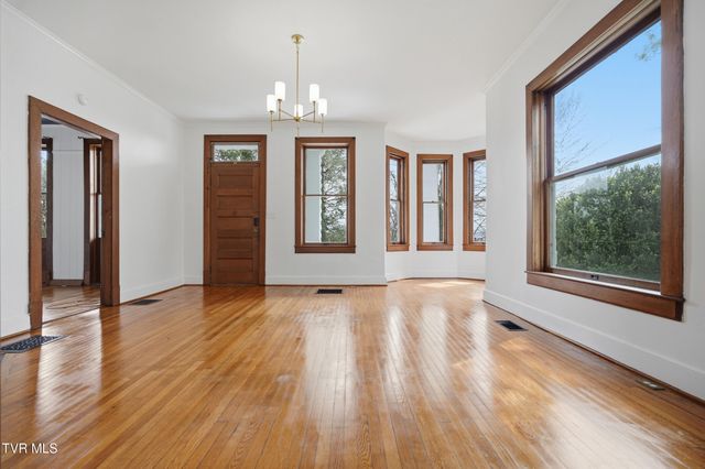 243 Northwest Mason Place, Abingdon, VA 24210