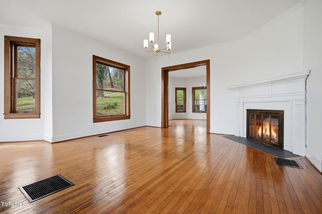 243 Northwest Mason Place, Abingdon, VA 24210