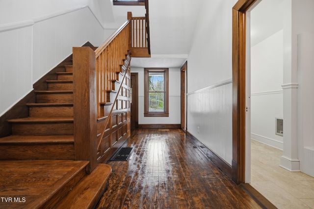 243 Northwest Mason Place, Abingdon, VA 24210