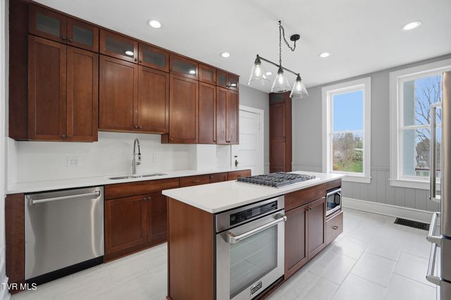 243 Northwest Mason Place, Abingdon, VA 24210