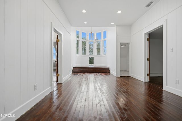 243 Northwest Mason Place, Abingdon, VA 24210
