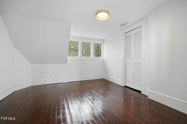 243 Northwest Mason Place, Abingdon, VA 24210