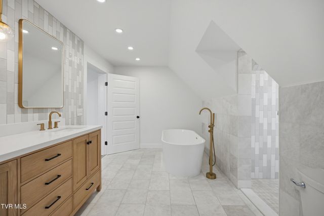 243 Northwest Mason Place, Abingdon, VA 24210