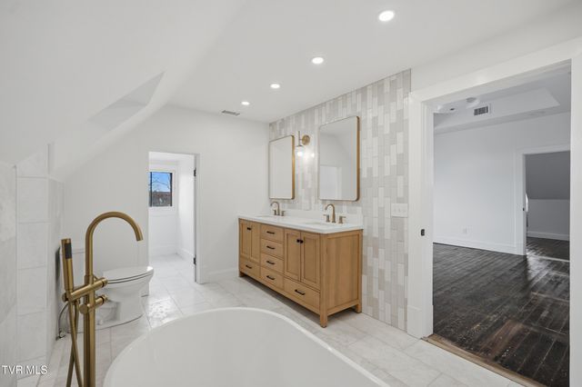 243 Northwest Mason Place, Abingdon, VA 24210