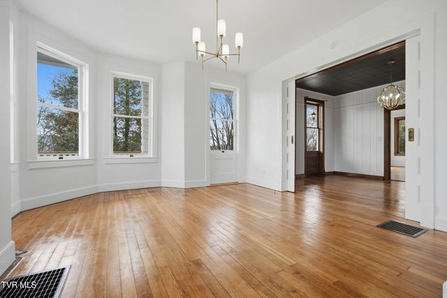 243 Northwest Mason Place, Abingdon, VA 24210