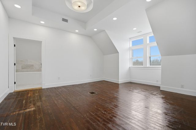 243 Northwest Mason Place, Abingdon, VA 24210