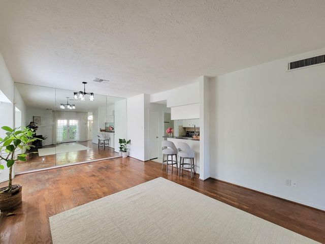 2220 Bering Drive 12, Houston, TX 77057