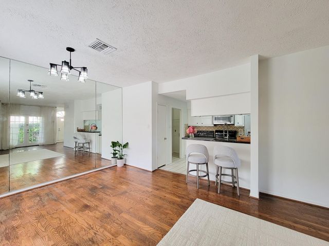 2220 Bering Drive 12, Houston, TX 77057