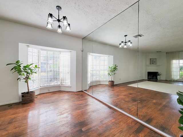 2220 Bering Drive 12, Houston, TX 77057