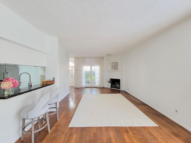 2220 Bering Drive 12, Houston, TX 77057