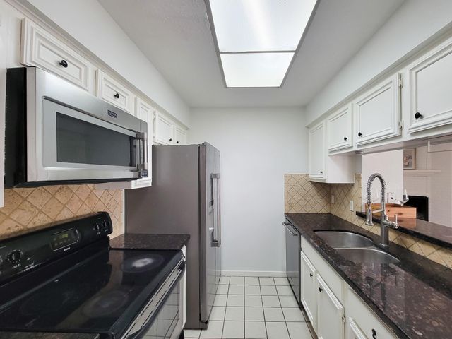 2220 Bering Drive 12, Houston, TX 77057