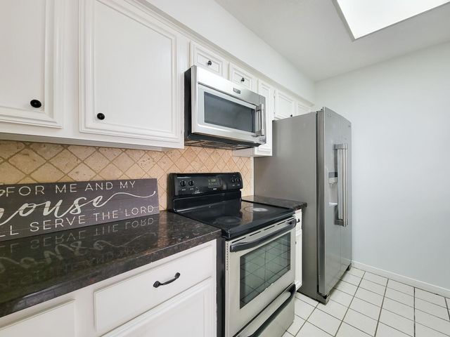2220 Bering Drive 12, Houston, TX 77057