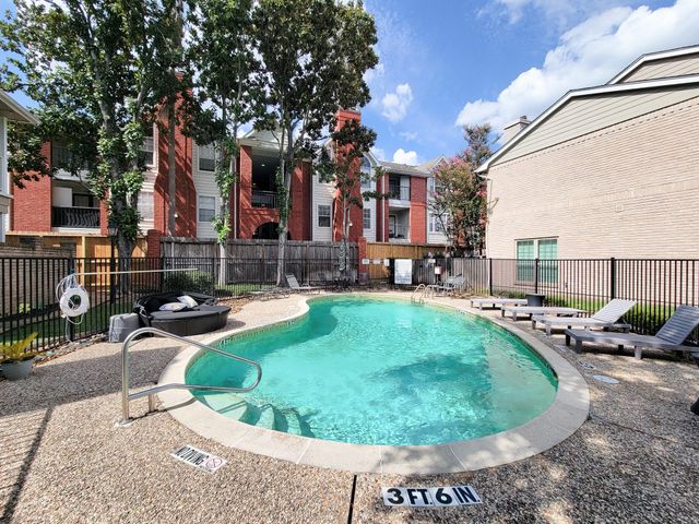2220 Bering Drive 12, Houston, TX 77057