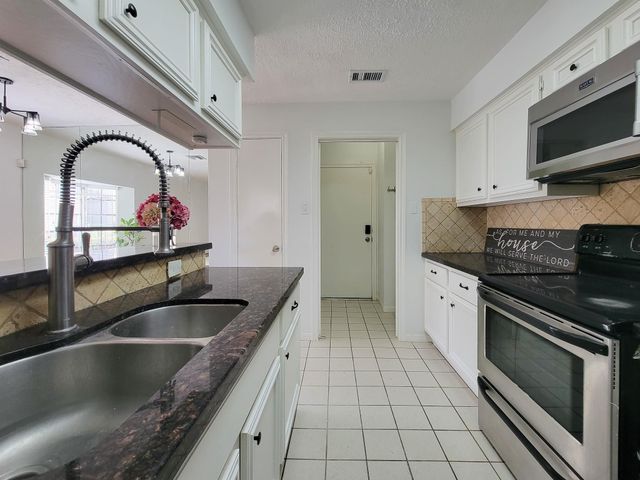 2220 Bering Drive 12, Houston, TX 77057