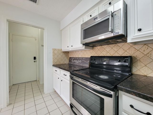 2220 Bering Drive 12, Houston, TX 77057