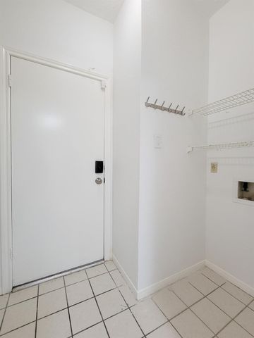 2220 Bering Drive 12, Houston, TX 77057