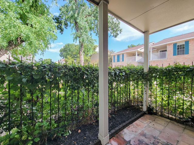 2220 Bering Drive 12, Houston, TX 77057
