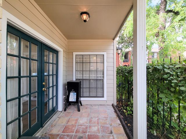 2220 Bering Drive 12, Houston, TX 77057