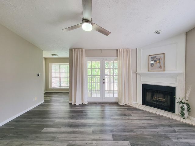 2220 Bering Drive 12, Houston, TX 77057