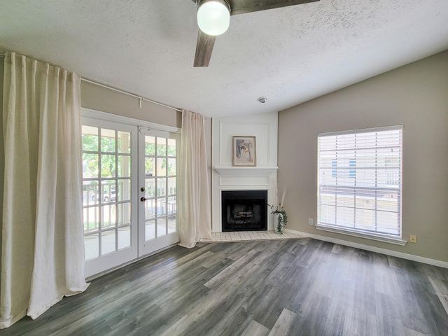 2220 Bering Drive 12, Houston, TX 77057