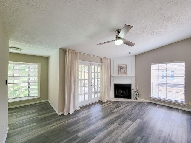 2220 Bering Drive 12, Houston, TX 77057