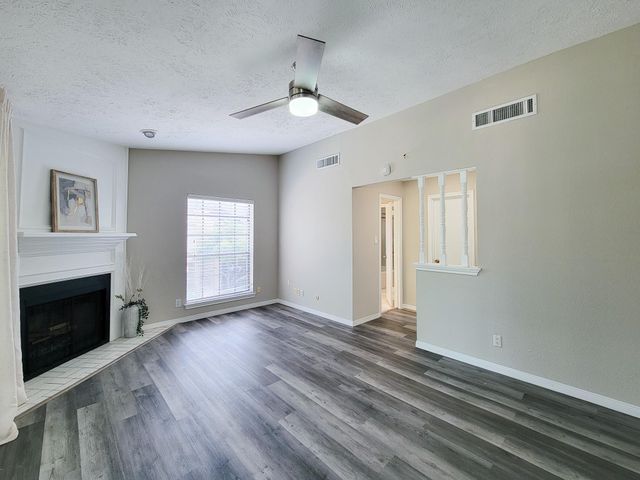 2220 Bering Drive 12, Houston, TX 77057