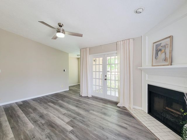 2220 Bering Drive 12, Houston, TX 77057