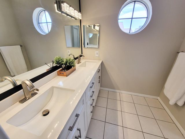 2220 Bering Drive 12, Houston, TX 77057