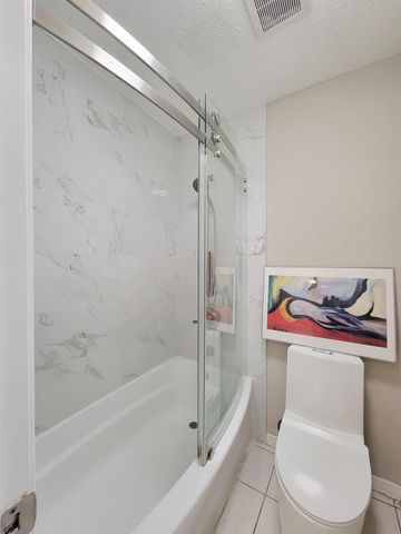 2220 Bering Drive 12, Houston, TX 77057