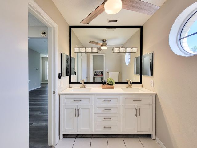 2220 Bering Drive 12, Houston, TX 77057
