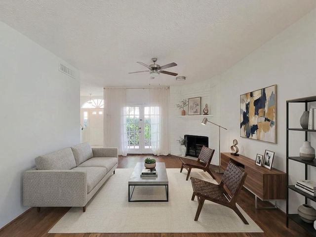 2220 Bering Drive 12, Houston, TX 77057