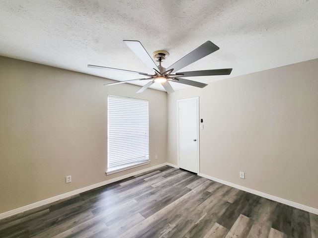 2220 Bering Drive 12, Houston, TX 77057
