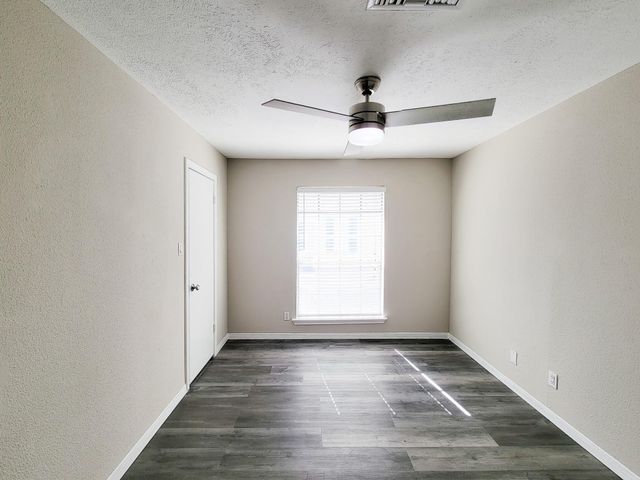 2220 Bering Drive 12, Houston, TX 77057